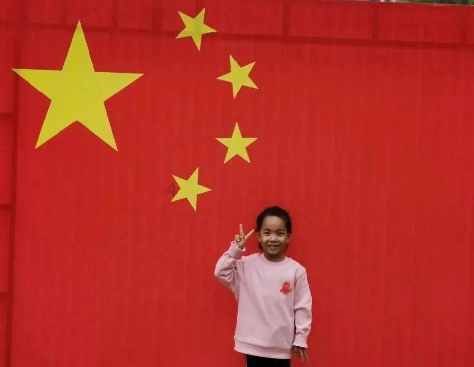琳娜整理房间